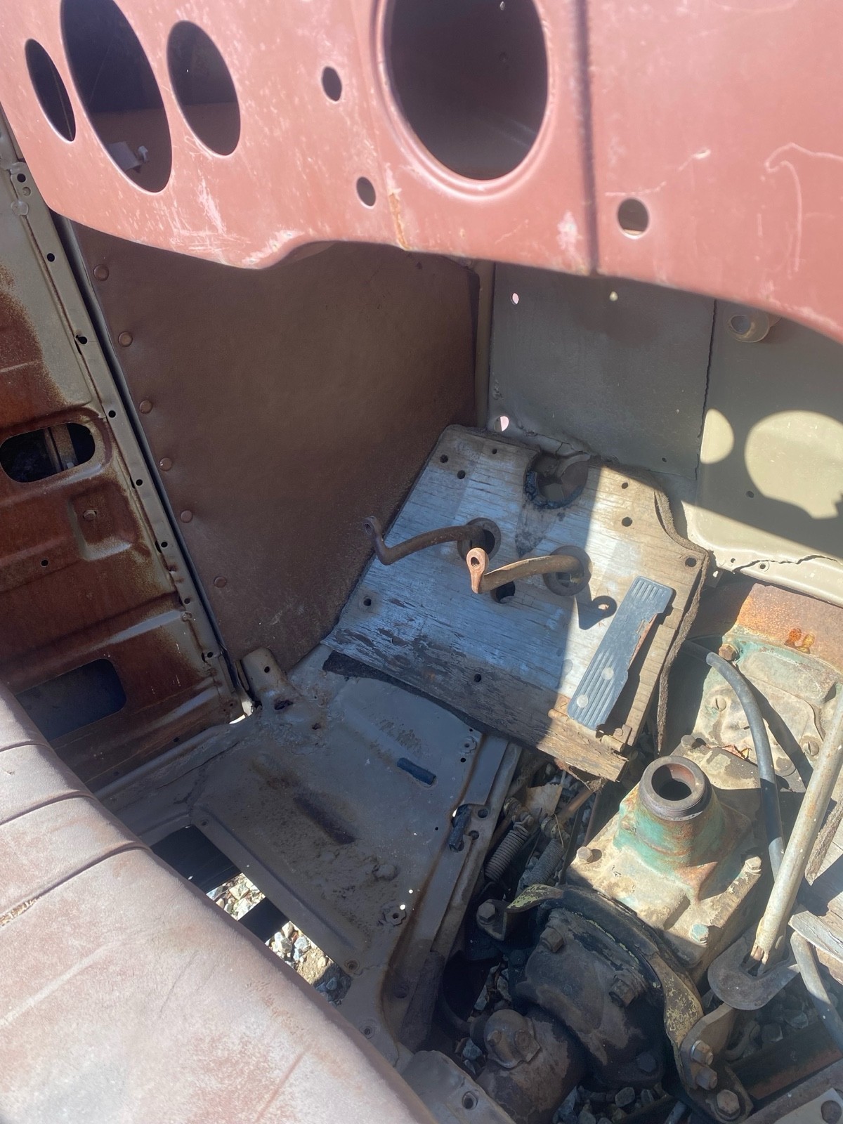 Ford-Deluxe-1935-Convertible-10