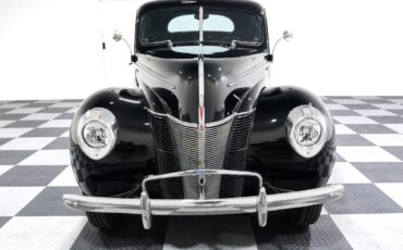 Ford-Deluxe-1940-Coupe-1