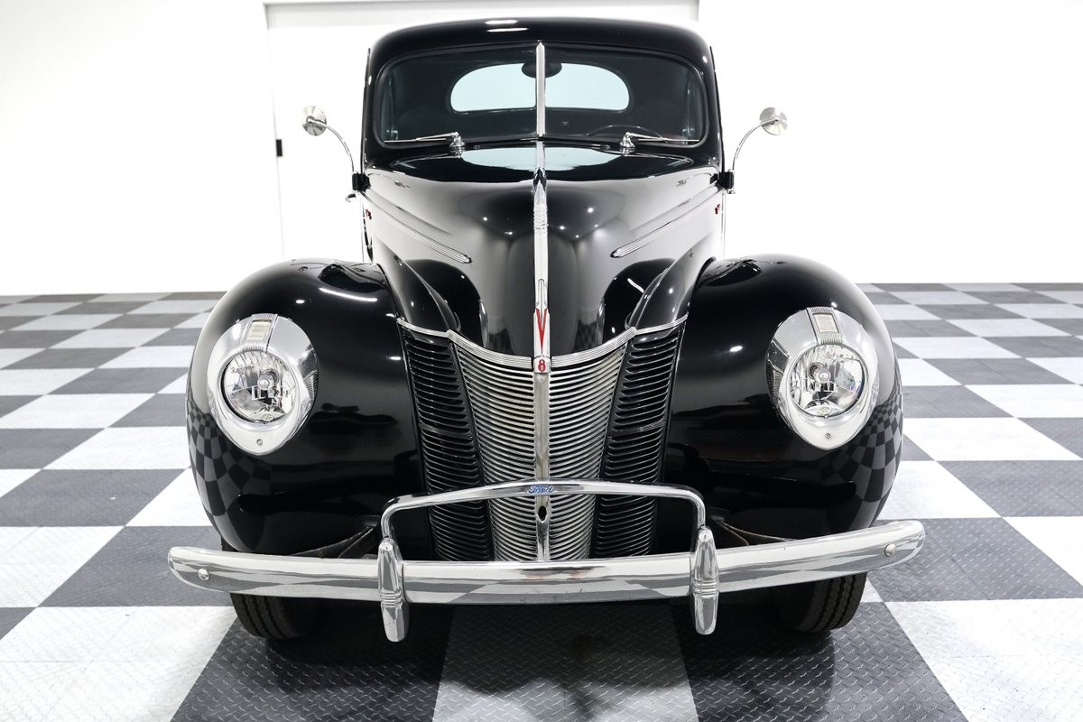 Ford-Deluxe-1940-Coupe-1