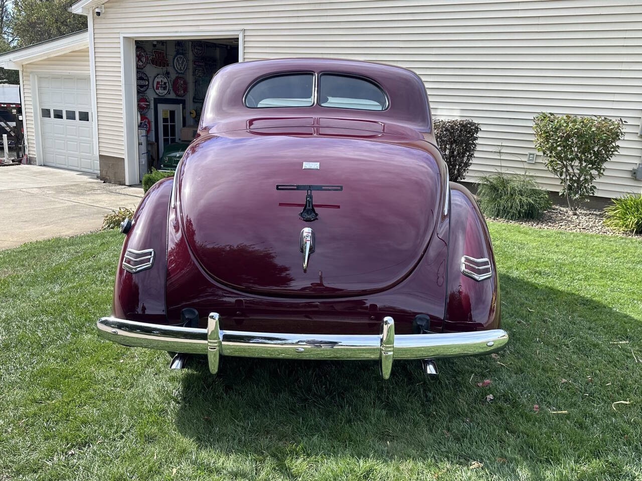 Ford-Deluxe-1940-Coupe-12
