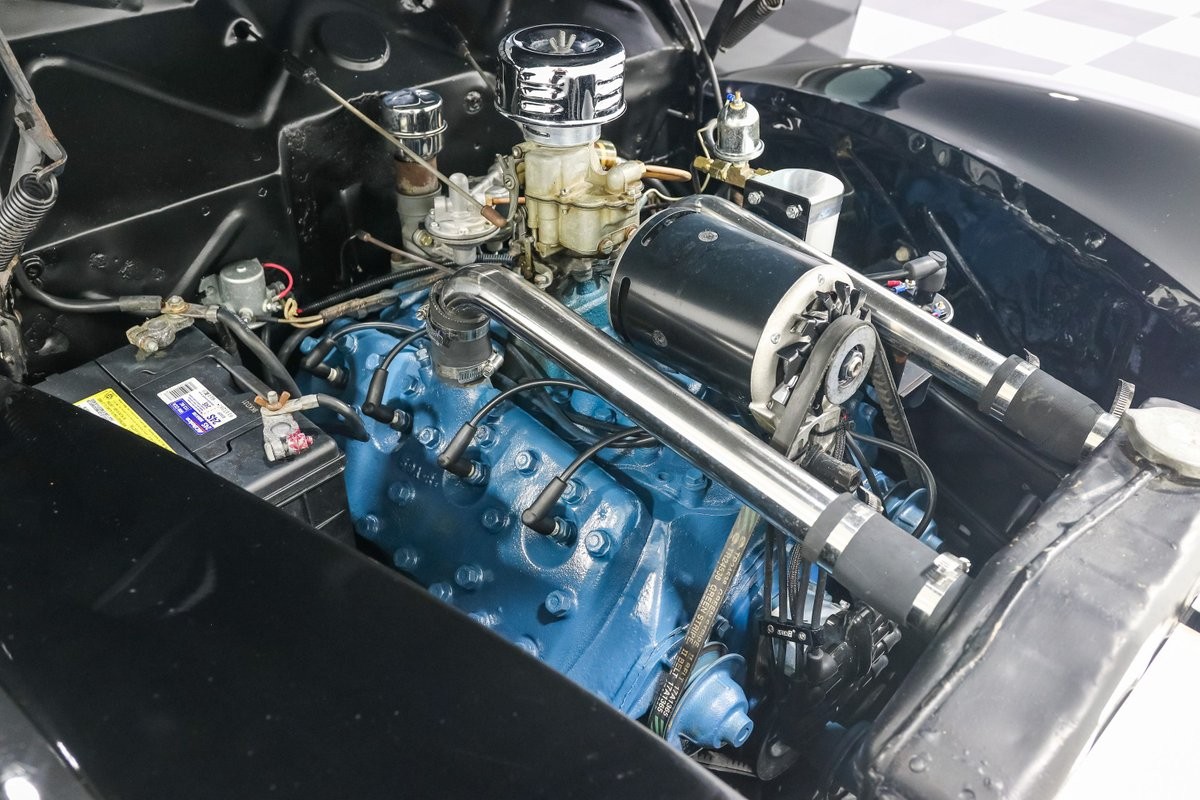 Ford-Deluxe-1940-Coupe-18