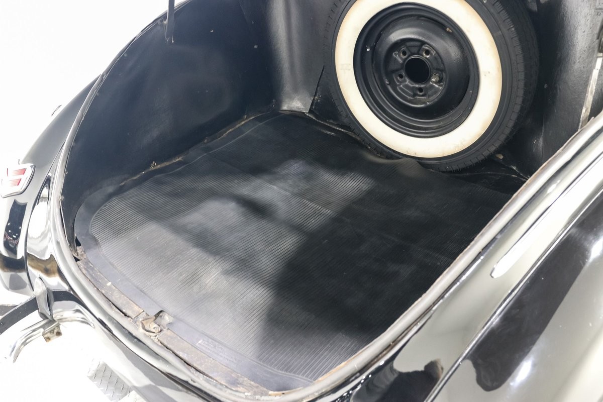 Ford-Deluxe-1940-Coupe-21