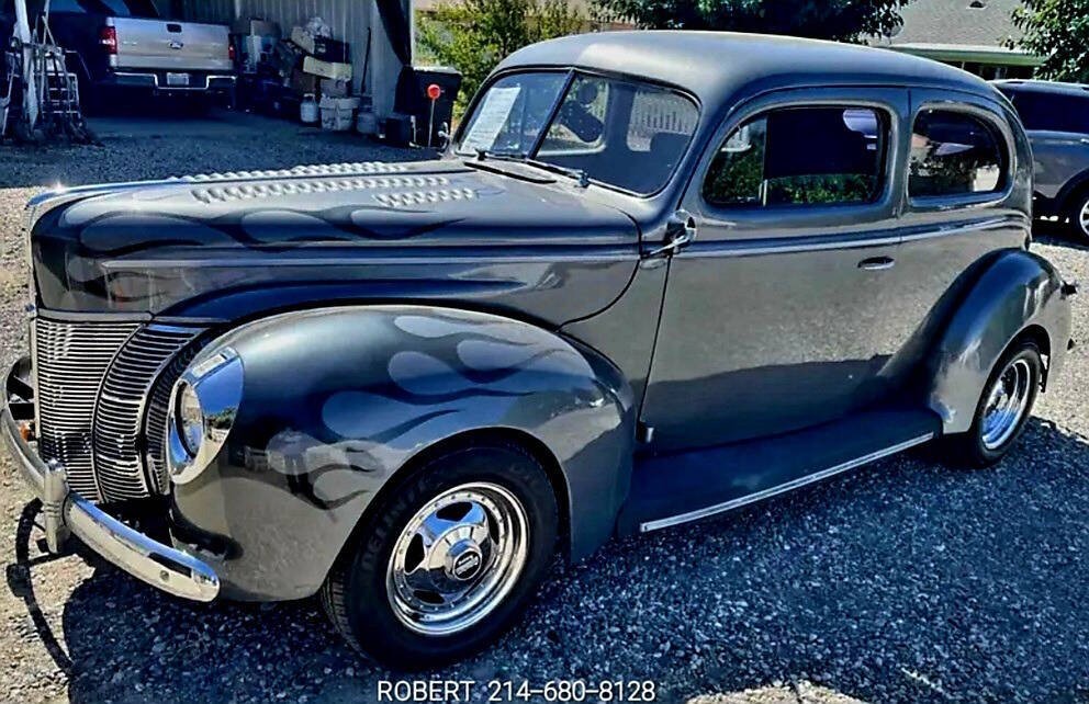 Ford-Deluxe-1940-Sedan-1