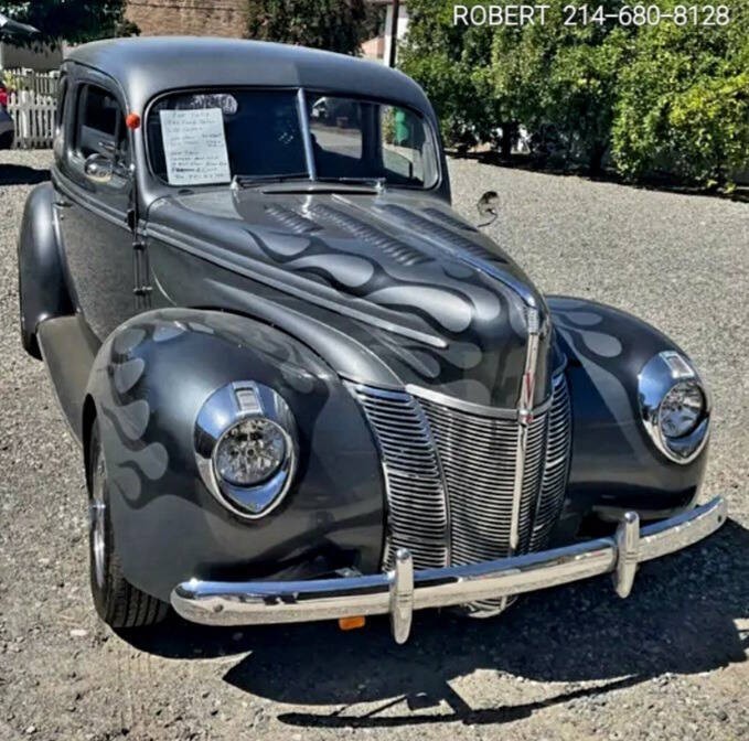 Ford-Deluxe-1940-Sedan-2
