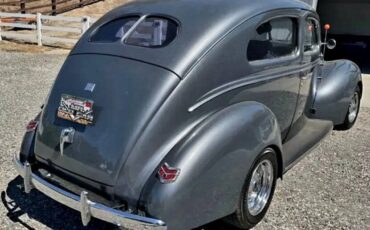 Ford-Deluxe-1940-Sedan-3