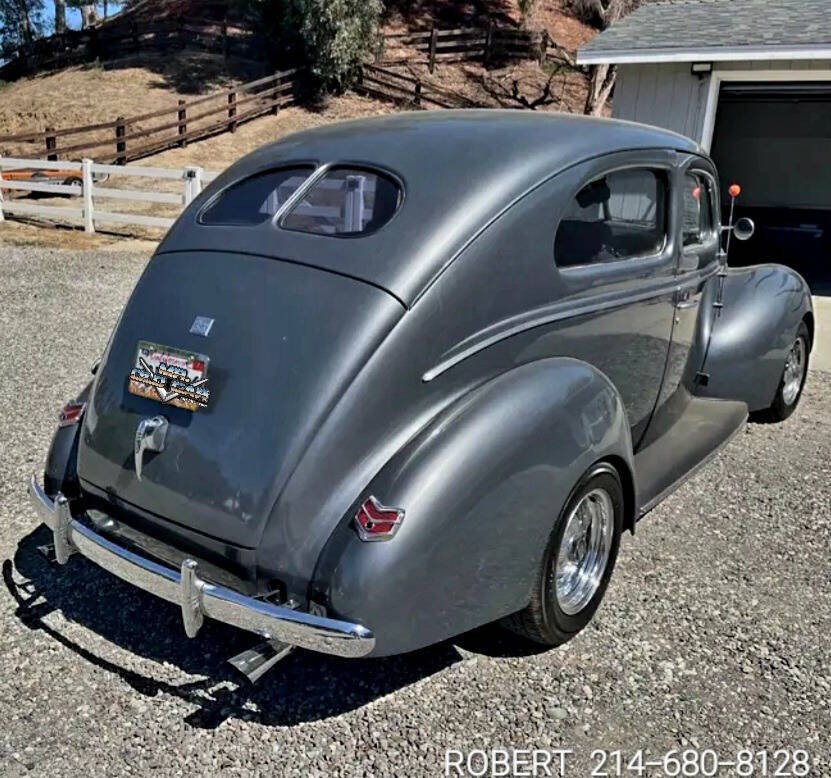 Ford-Deluxe-1940-Sedan-3