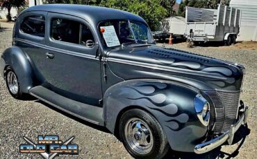 Ford-Deluxe-1940-Sedan