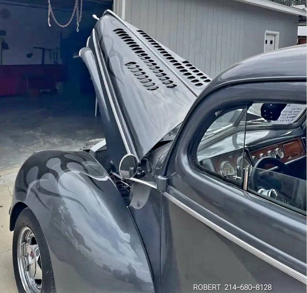 Ford-Deluxe-1940-Sedan-4