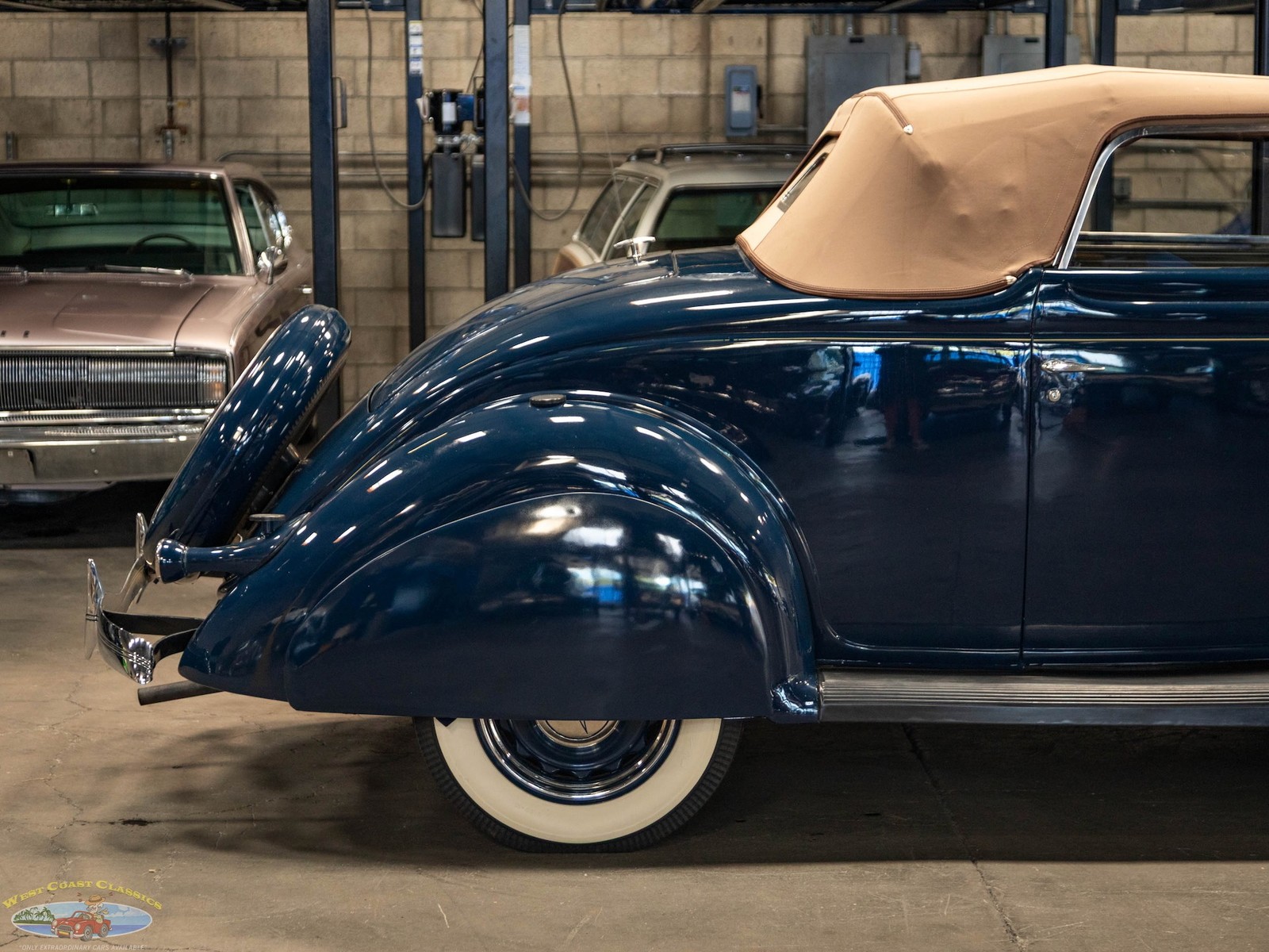 Ford-Deluxe-V8-2-Passenger-Cabriolet-1936-2-Door-Convertible-4