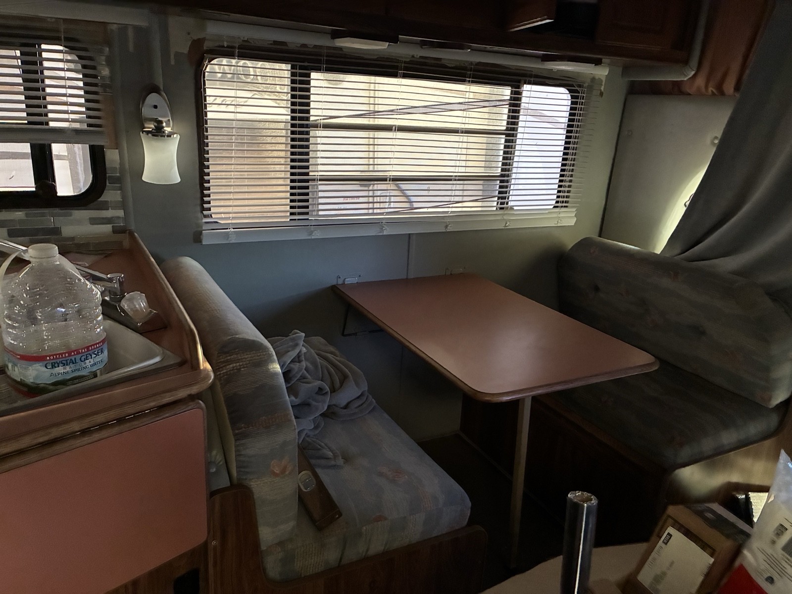 Ford-E-Series-Van-1988-11