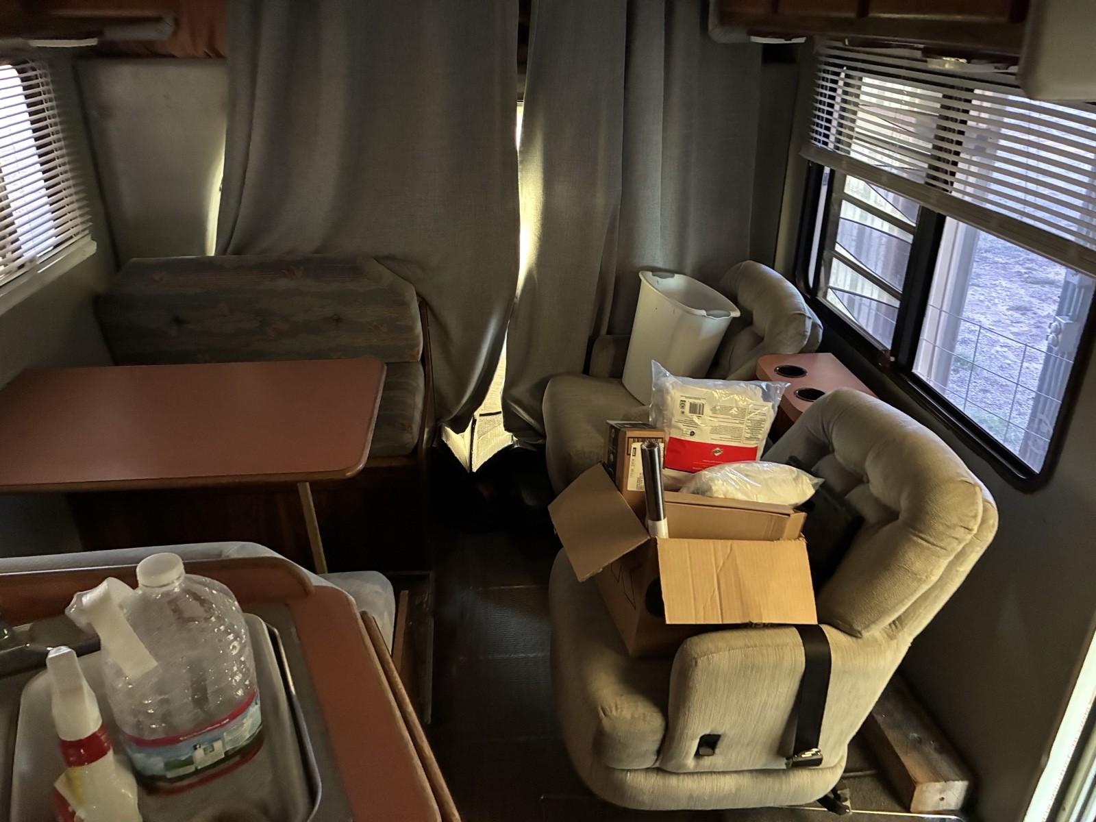 Ford-E-Series-Van-1988-12