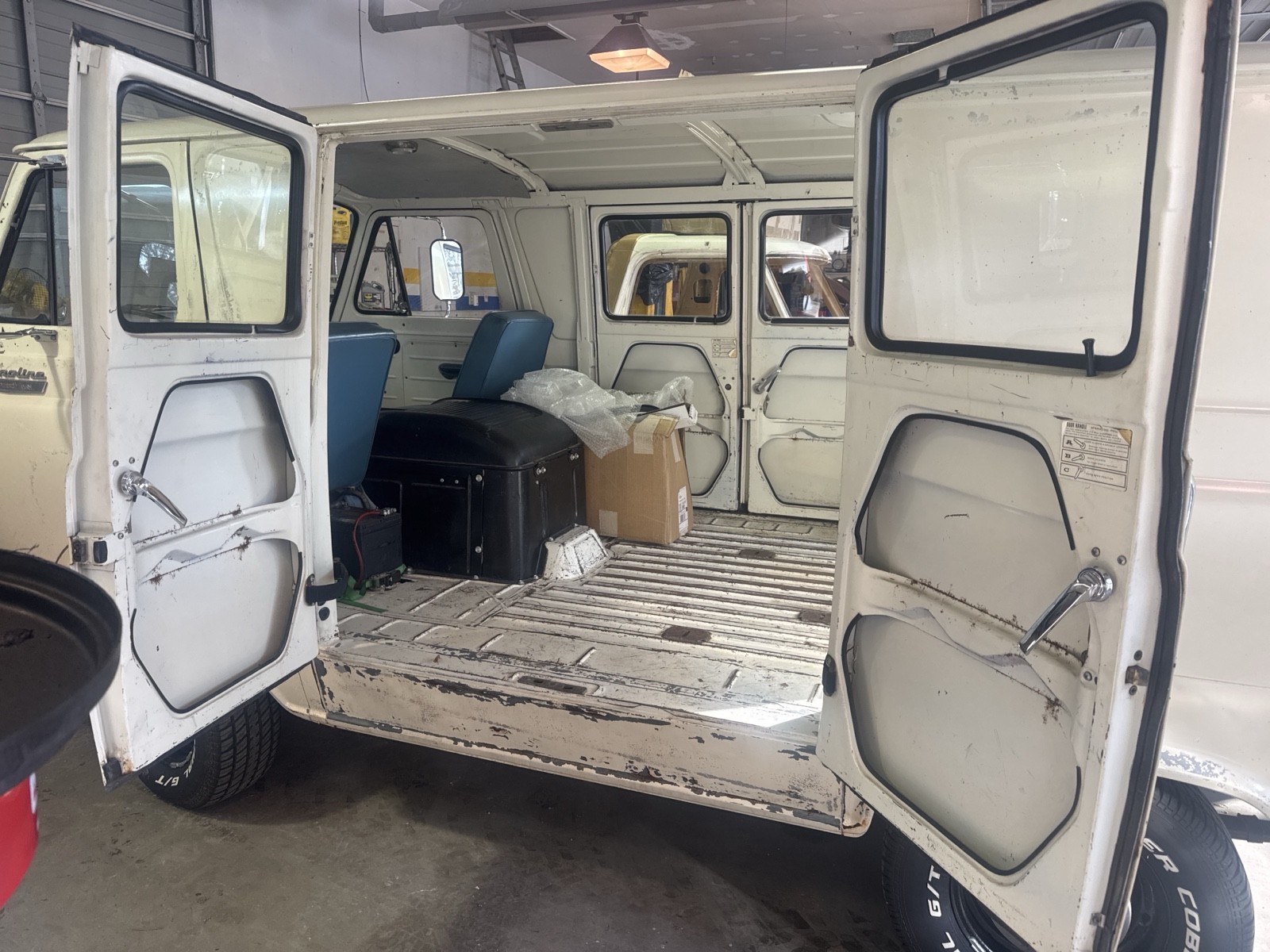 Ford-Econoline-1965-10