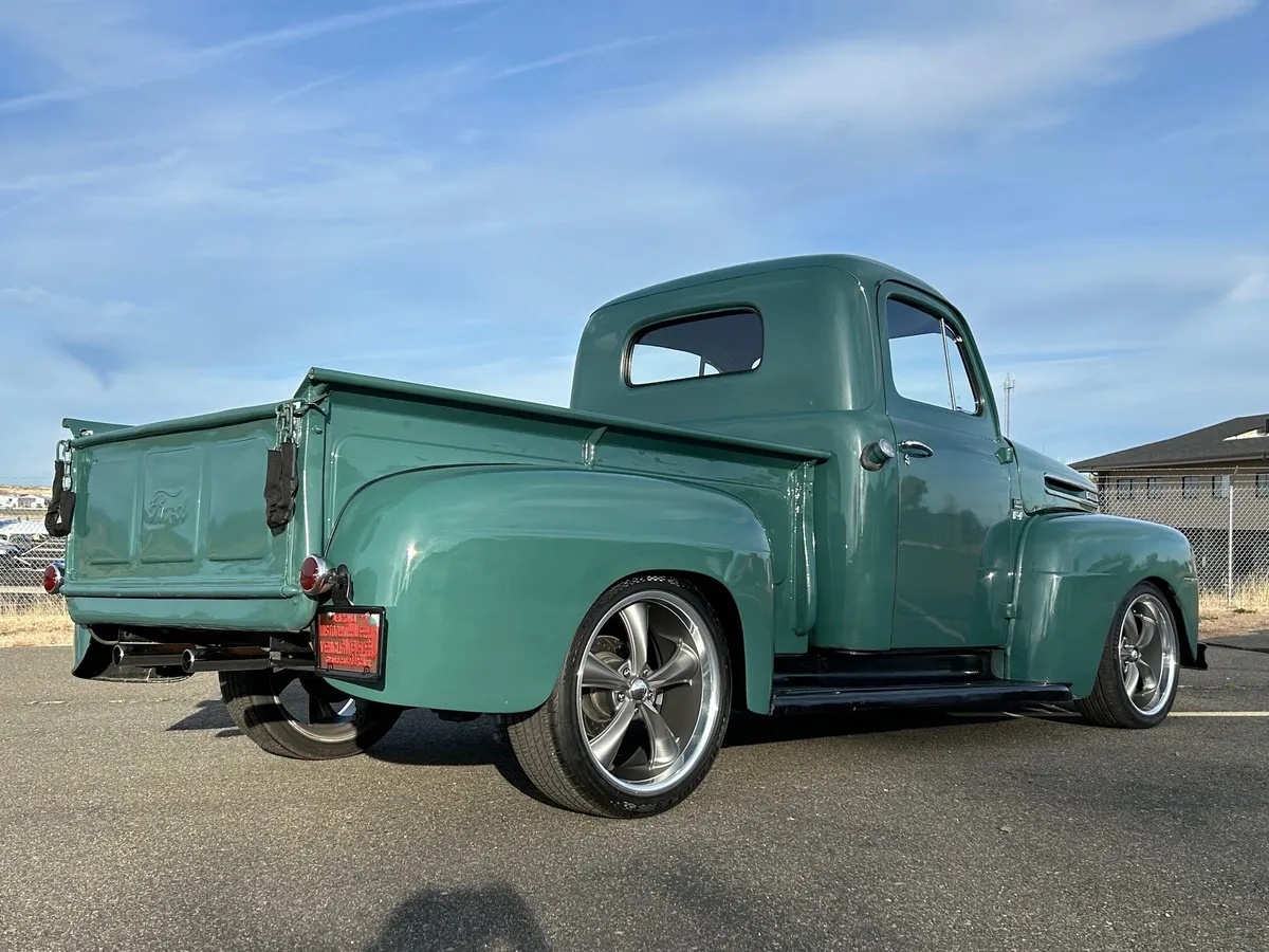 Ford-F-1-1949-Meadow-Green-Brown-19