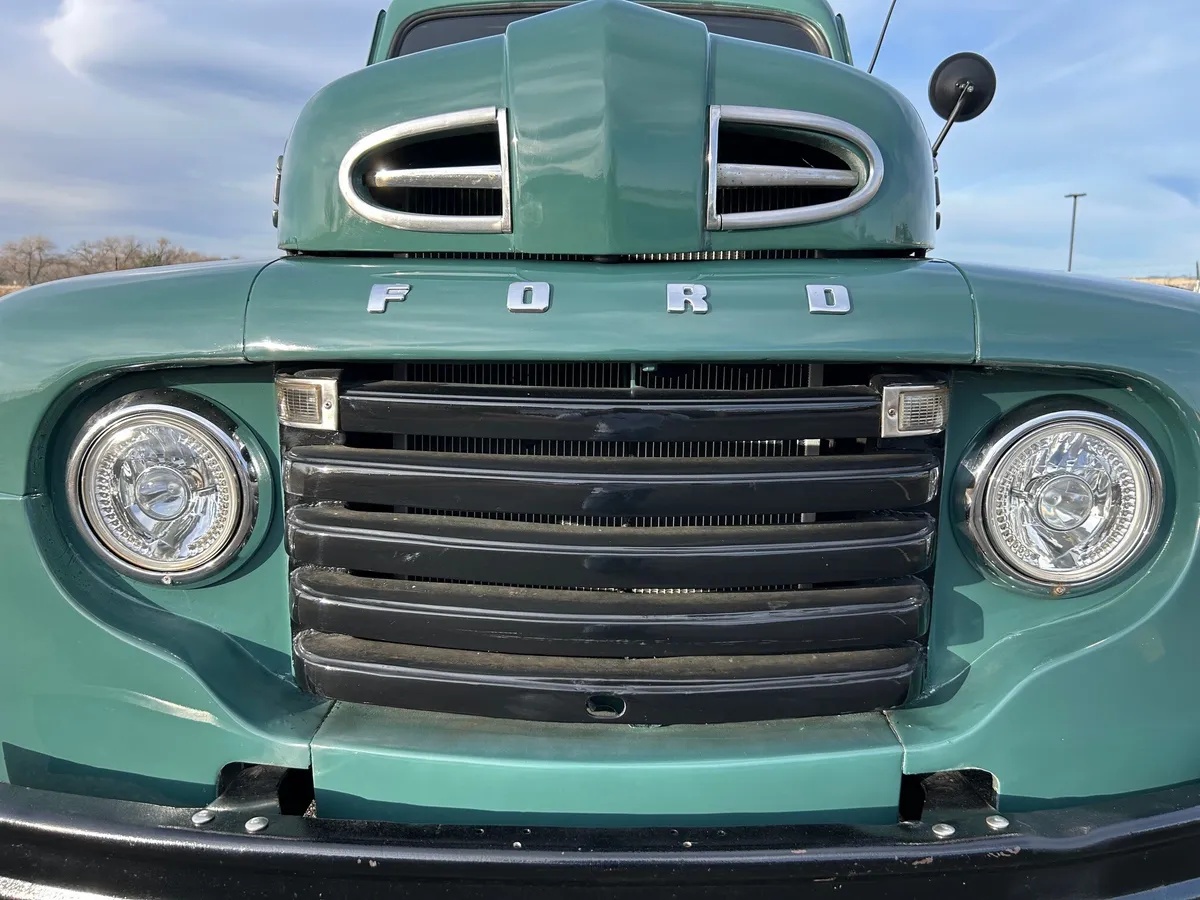 Ford-F-1-1949-Meadow-Green-Brown