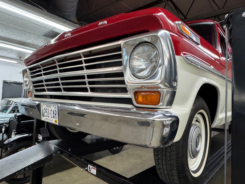 Ford-F-100-1969-Candy-Apple-Red-Black-13