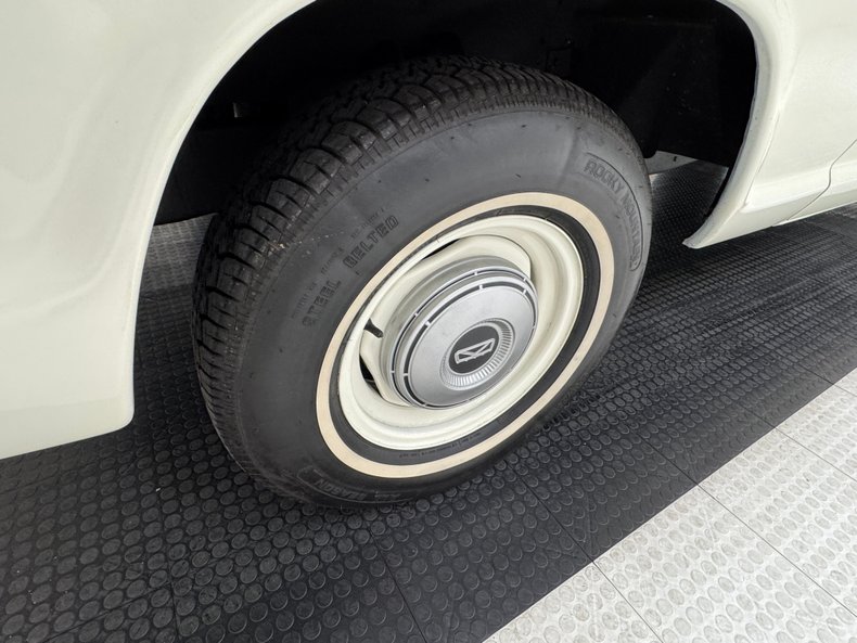 Ford-F-100-1969-Candy-Apple-Red-Black-20