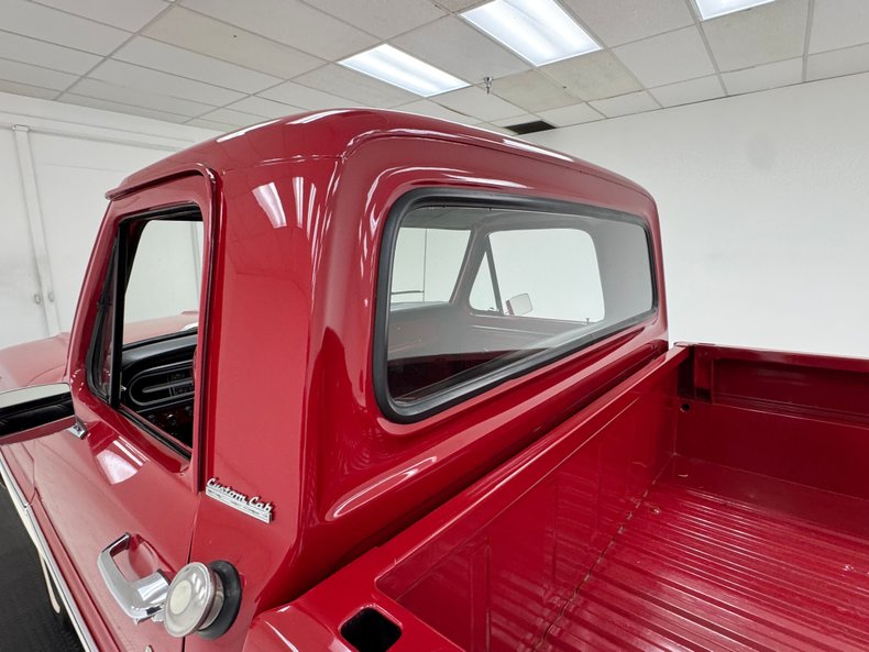 Ford-F-100-1969-Candy-Apple-Red-Black-23