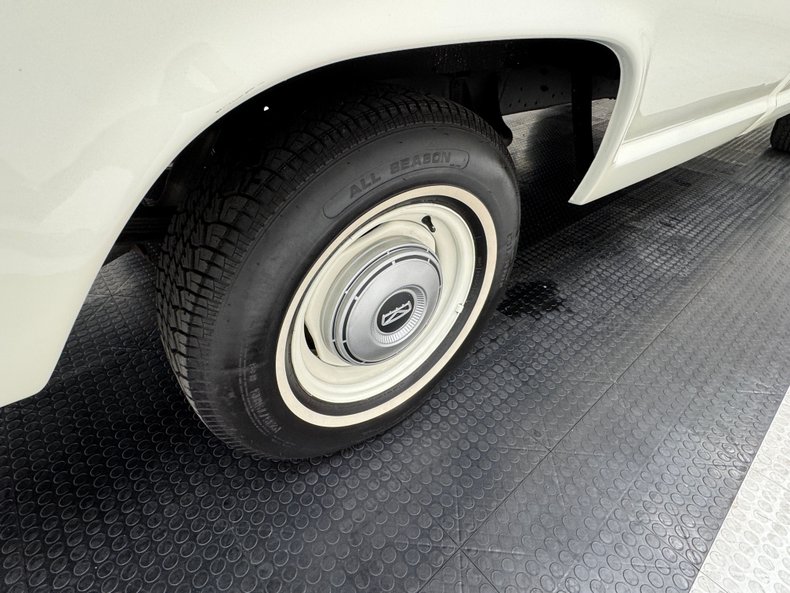 Ford-F-100-1969-Candy-Apple-Red-Black-25