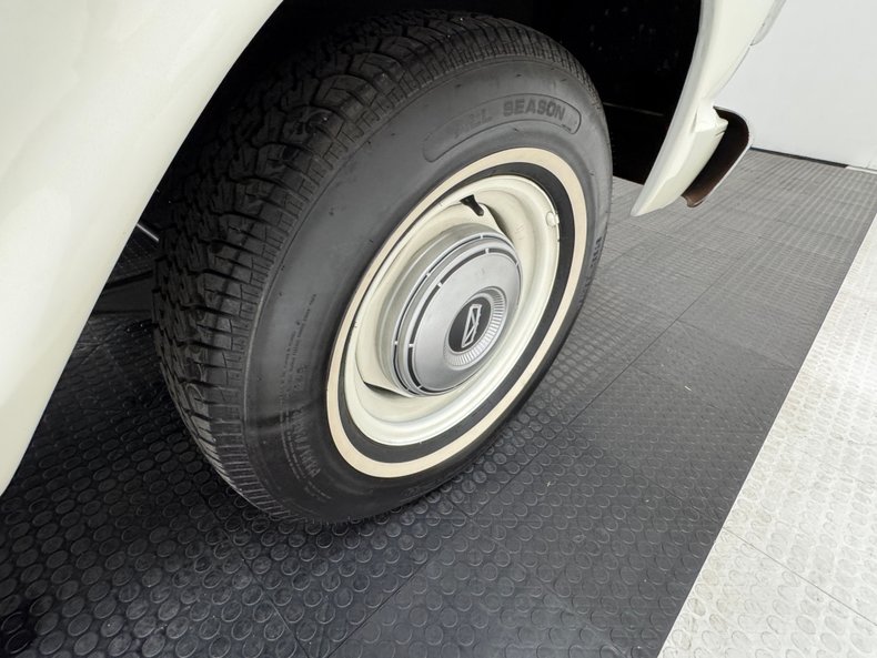 Ford-F-100-1969-Candy-Apple-Red-Black-26