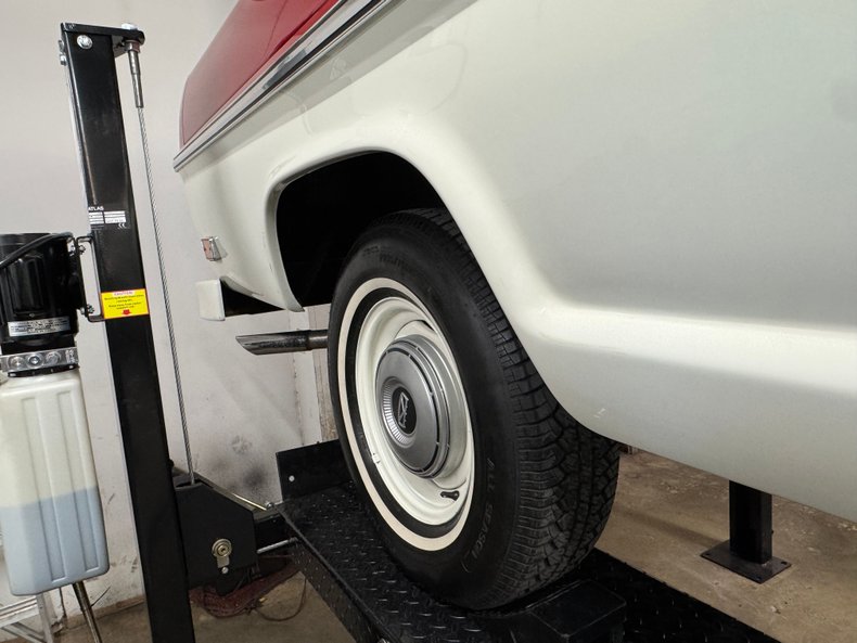 Ford-F-100-1969-Candy-Apple-Red-Black-29