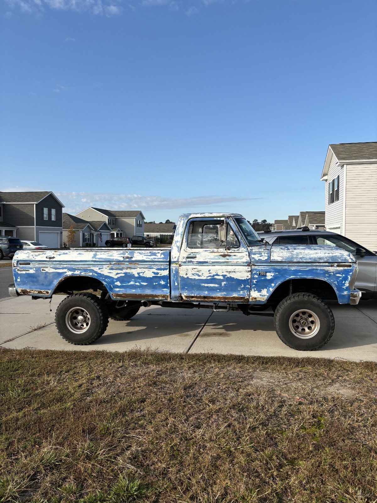 Ford-F-100-1973-Standard-Cab-Pickup-2