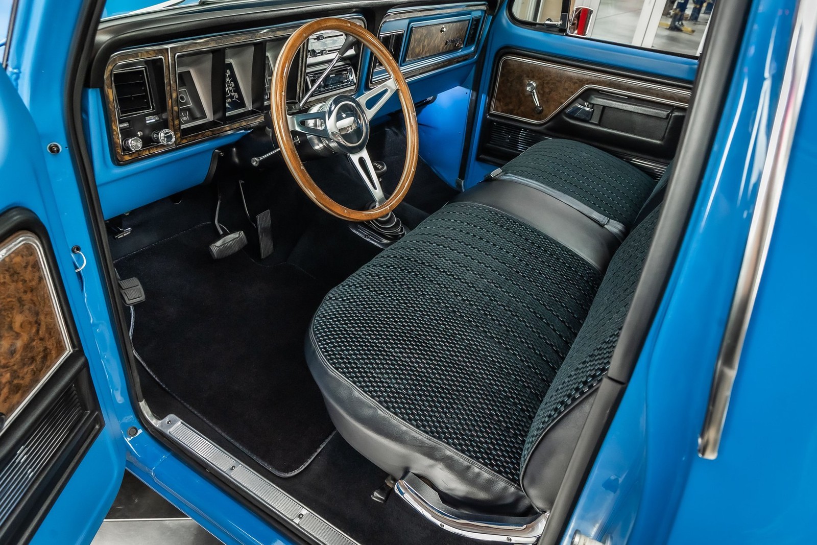 Ford-F-150-1978-Pickup-Truck-2