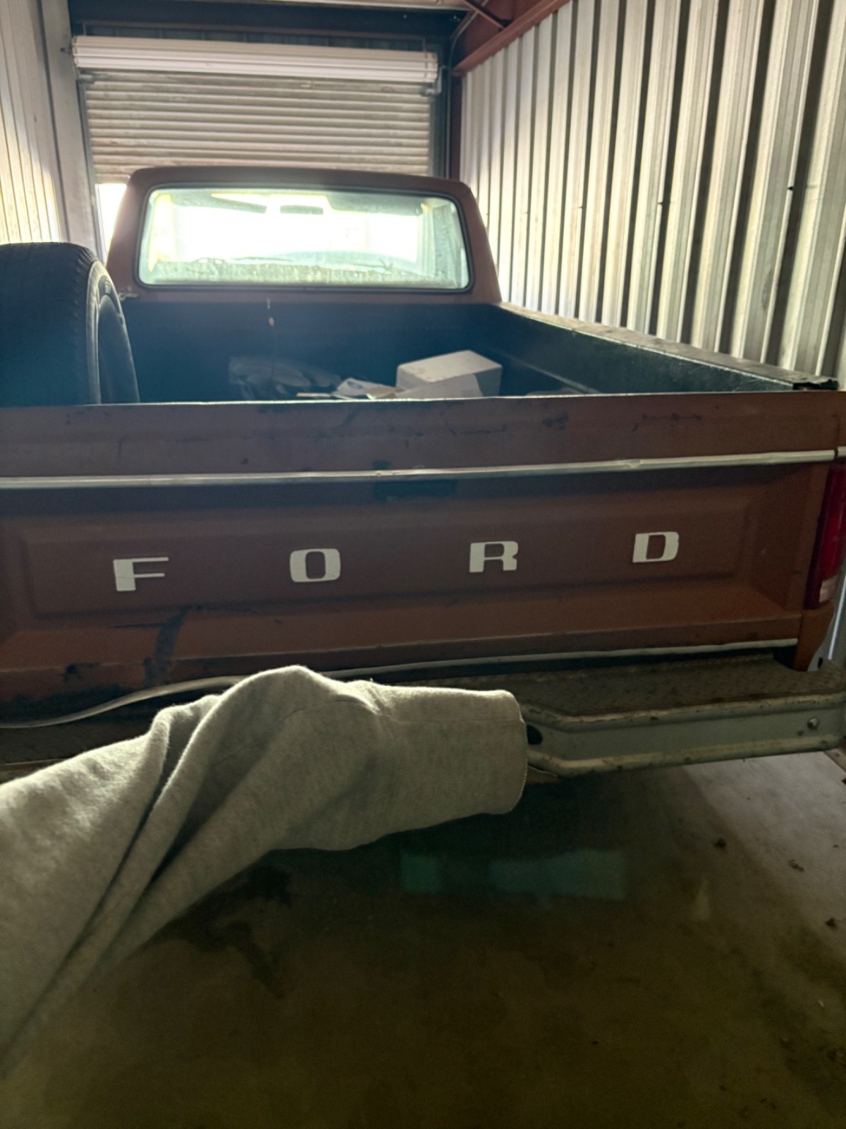 Ford-F-150-1982-Standard-Cab-Pickup-2