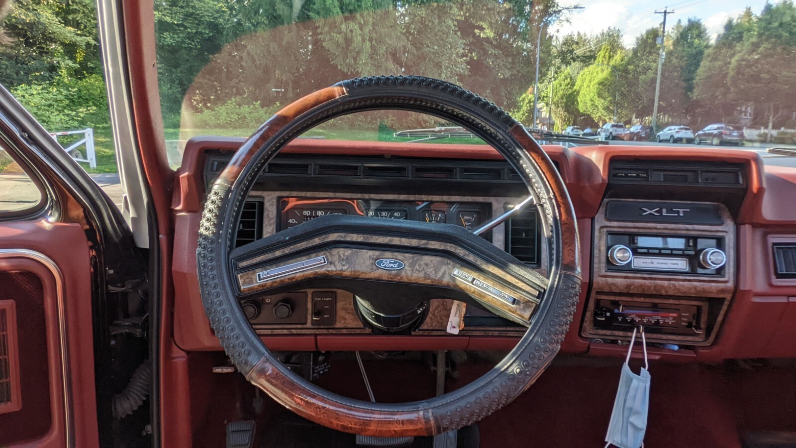 Ford-F-150-1985-Standard-Cab-Pickup-7