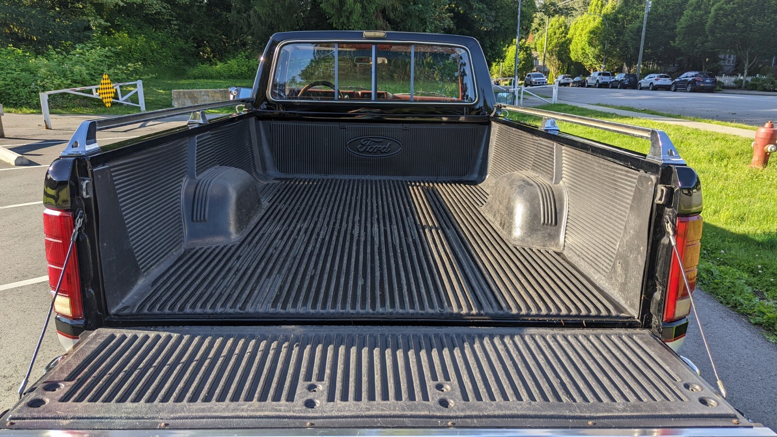 Ford-F-150-1985-Standard-Cab-Pickup-9