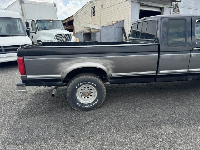 Ford-F-150-1993-Pickup-Truck-2