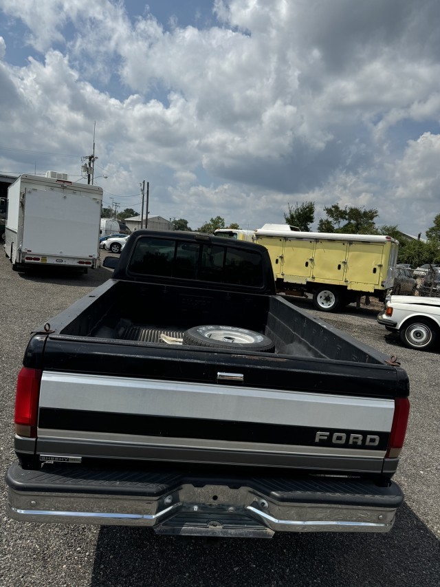 Ford-F-150-1993-Pickup-Truck-3