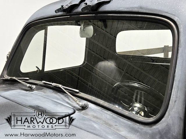 Ford-F-2-1951-Pickup-25