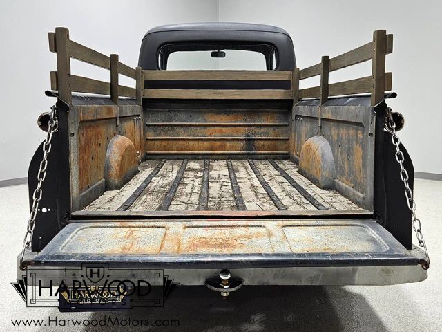Ford-F-2-1951-Pickup-33