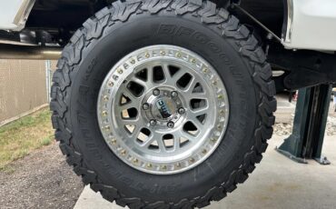 Ford-F-250-1975-Performance-White-Black-12