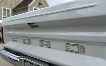 Ford-F-250-1975-Performance-White-Black-13