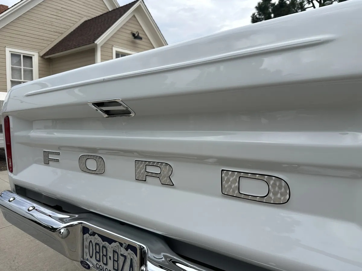 Ford-F-250-1975-Performance-White-Black-13