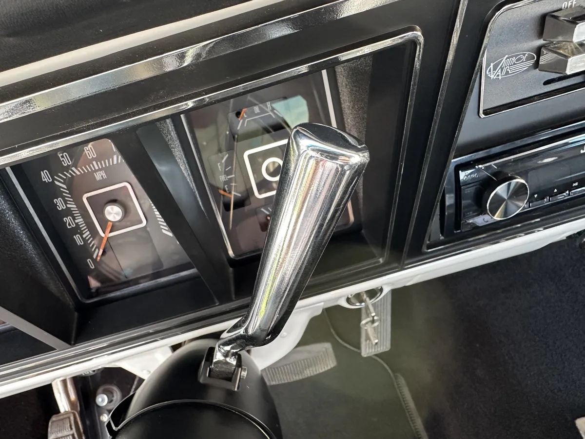 Ford-F-250-1975-Performance-White-Black-6