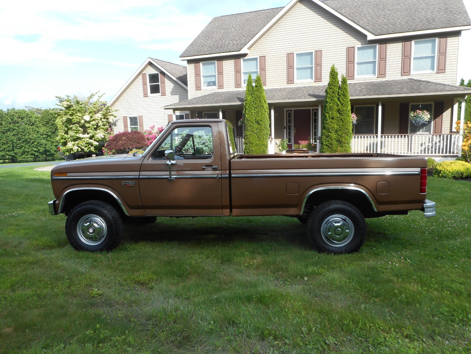 Ford-F-250-1986-Standard-Cab-Pickup-1