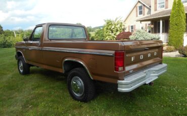 Ford-F-250-1986-Standard-Cab-Pickup-2