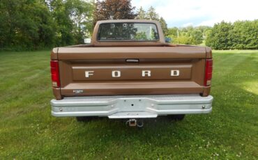 Ford-F-250-1986-Standard-Cab-Pickup-3