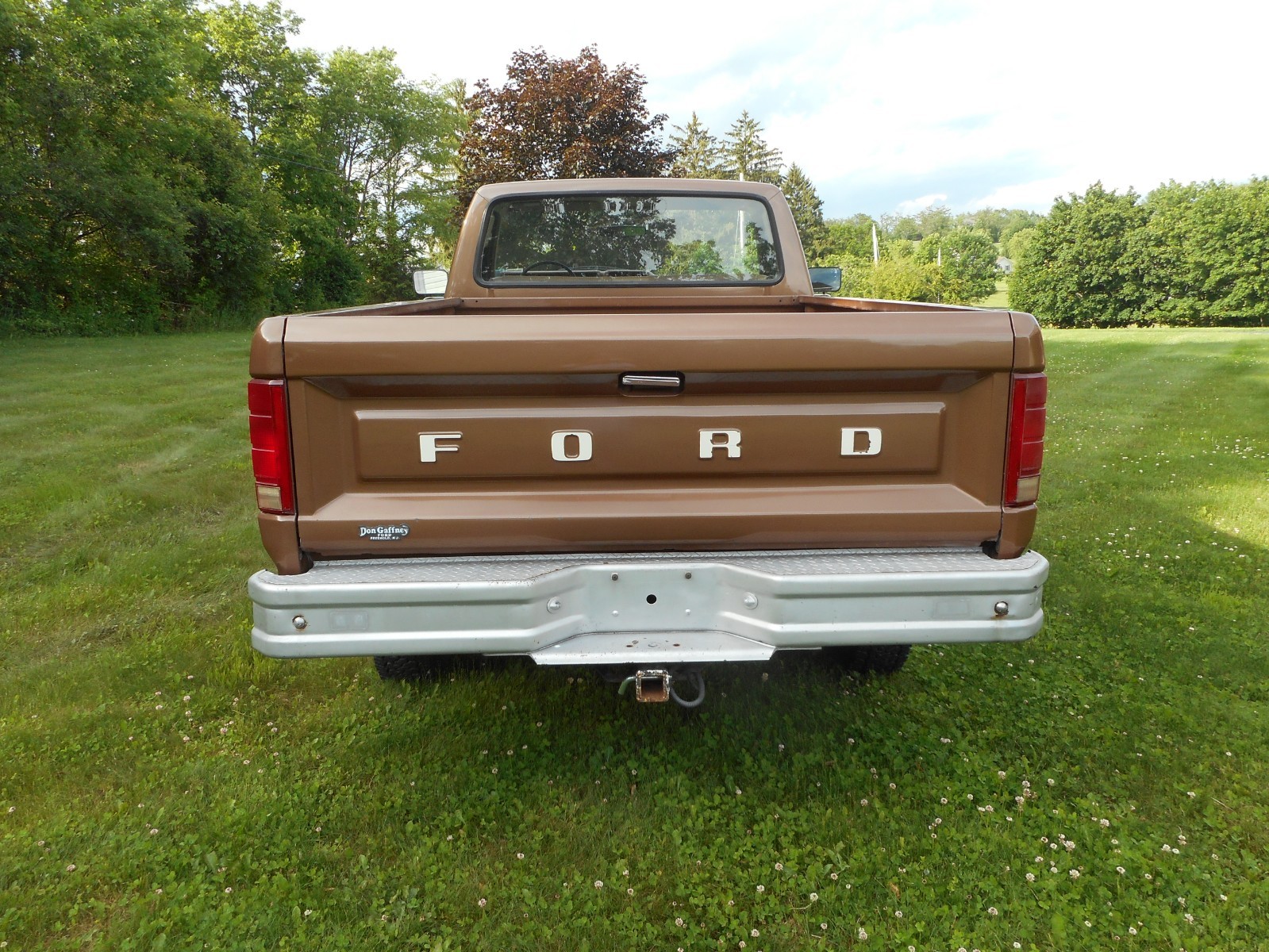 Ford-F-250-1986-Standard-Cab-Pickup-3