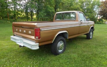 Ford-F-250-1986-Standard-Cab-Pickup-4