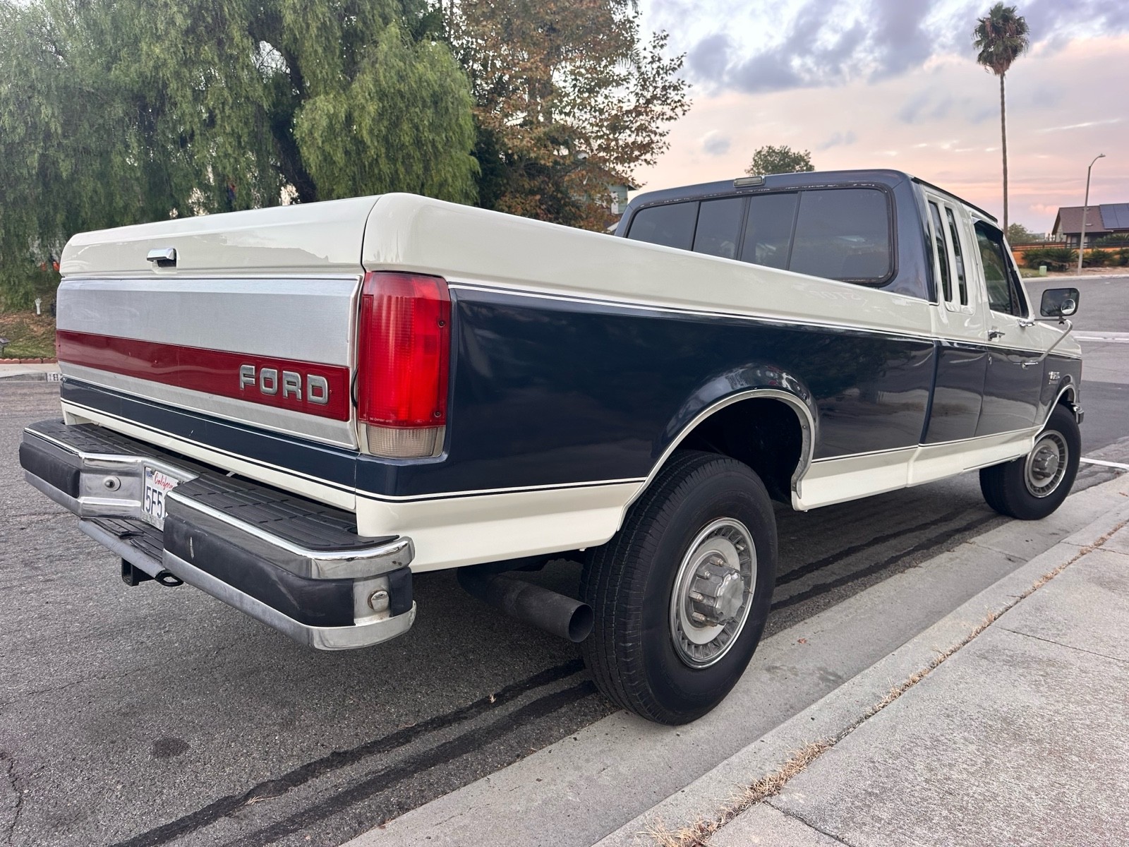 Ford-F-250-1987-Extended-Cab-Pickup-2