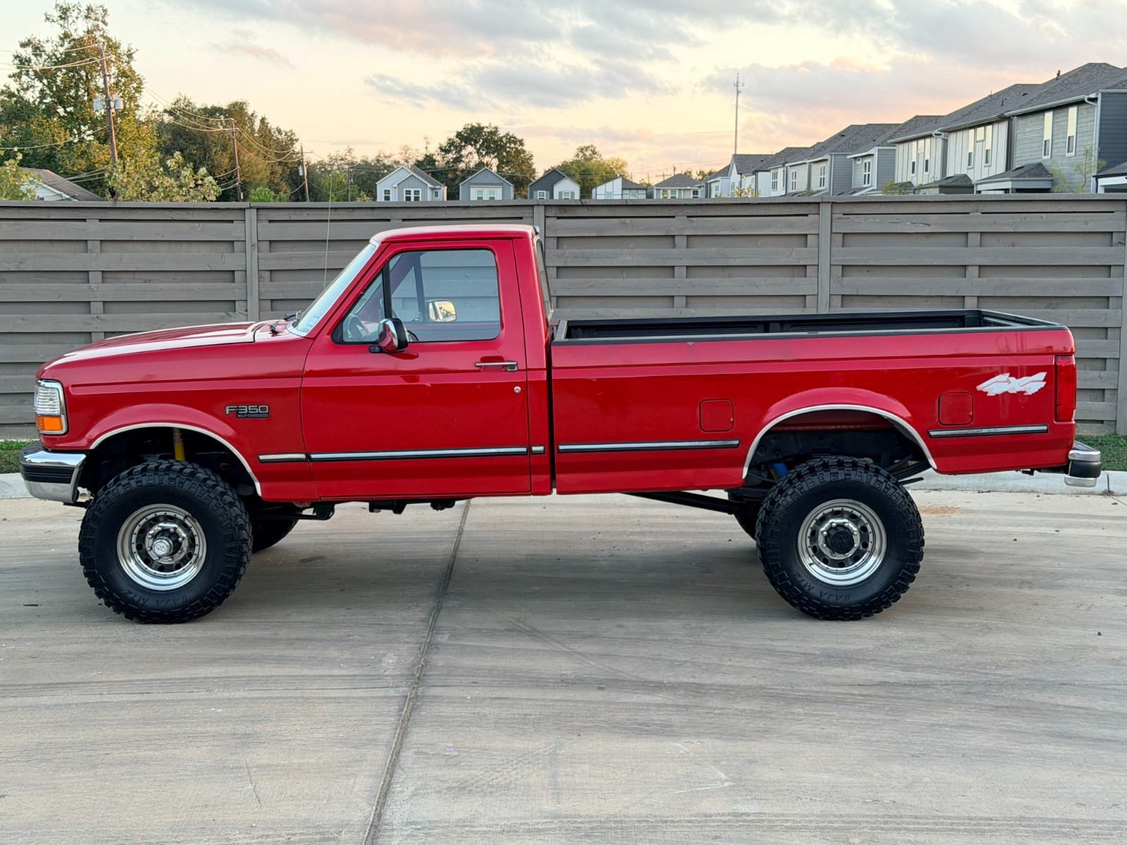 Ford-F-350-1993-Standard-Cab-Pickup-1
