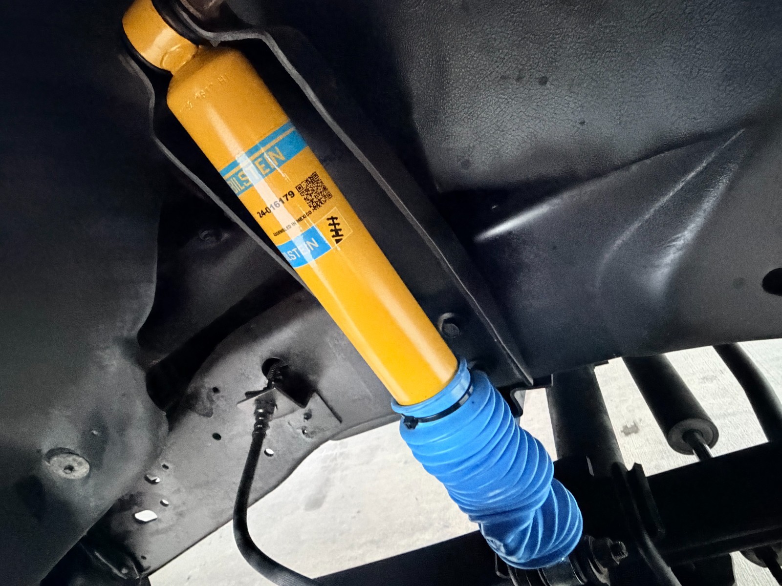 Ford-F-350-1993-Standard-Cab-Pickup-32