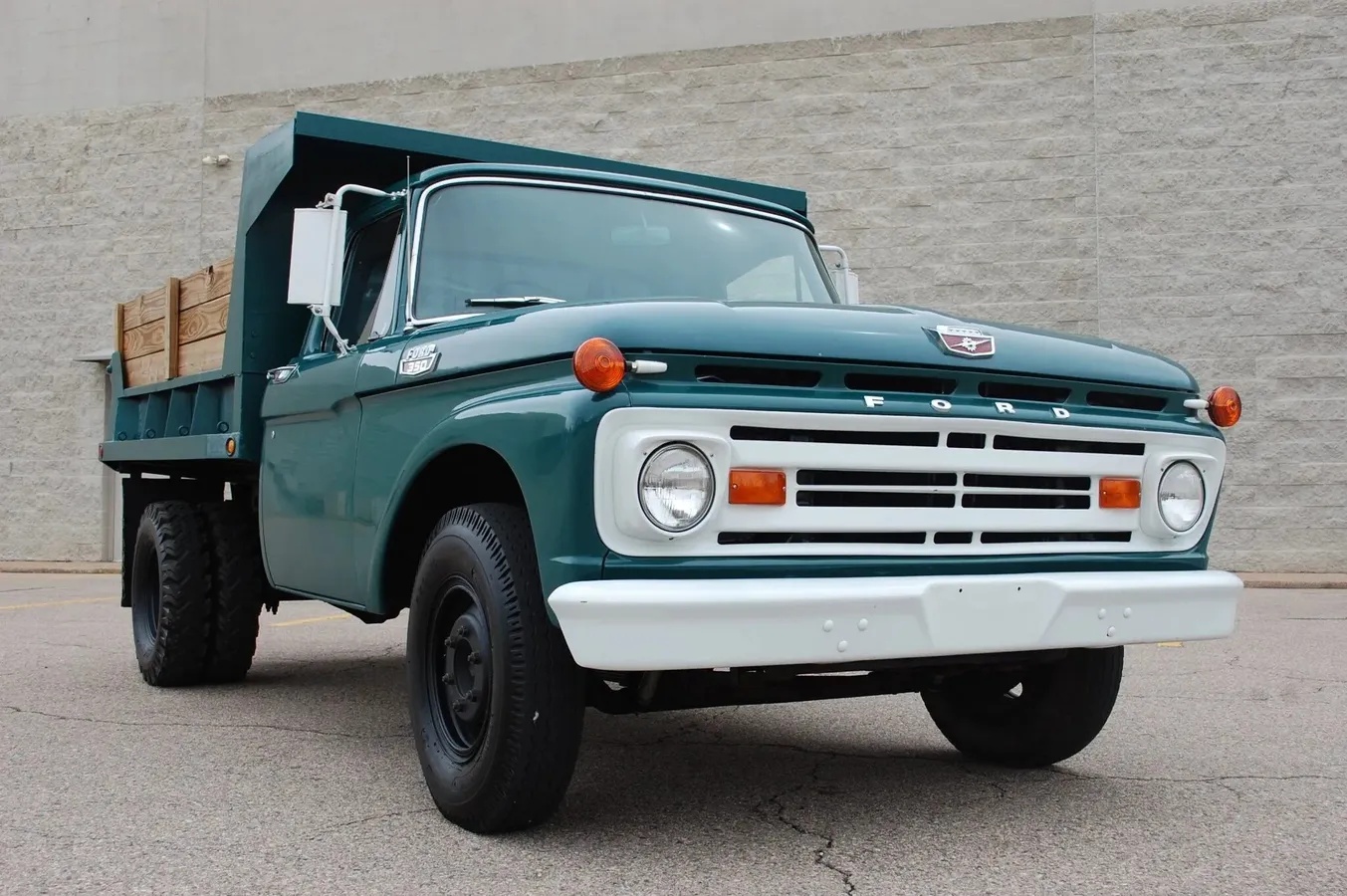 Ford-F-350-super-duty-1962-5