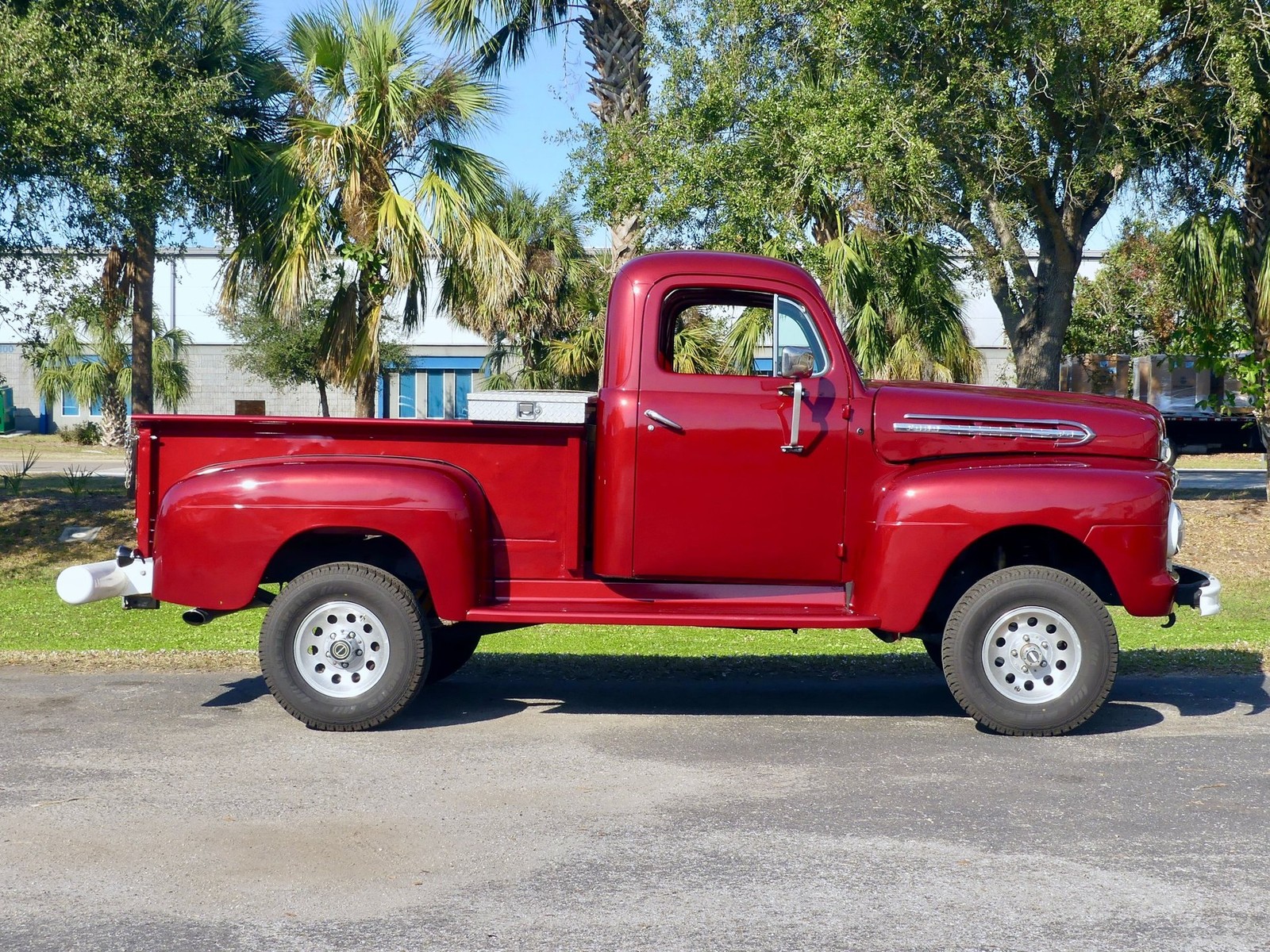 Ford-F1-1951-Pickup-Truck-2