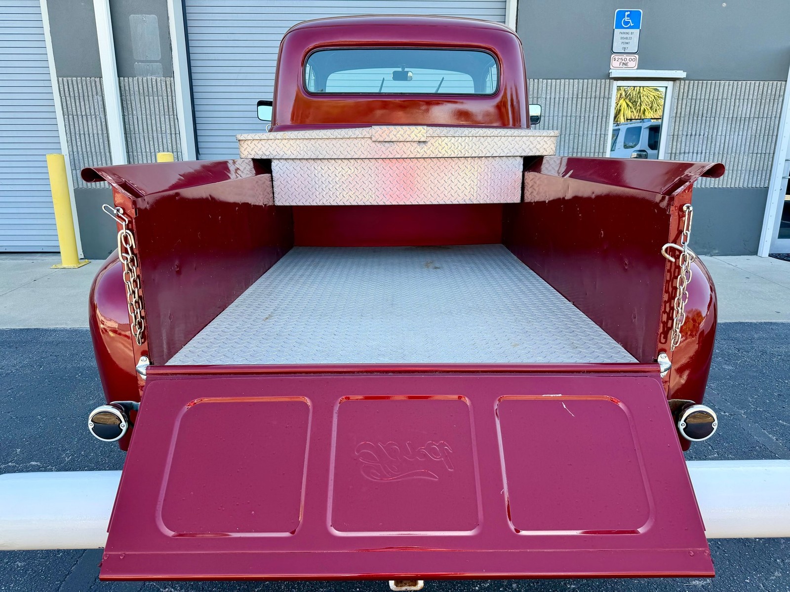 Ford-F1-1951-Pickup-Truck-4