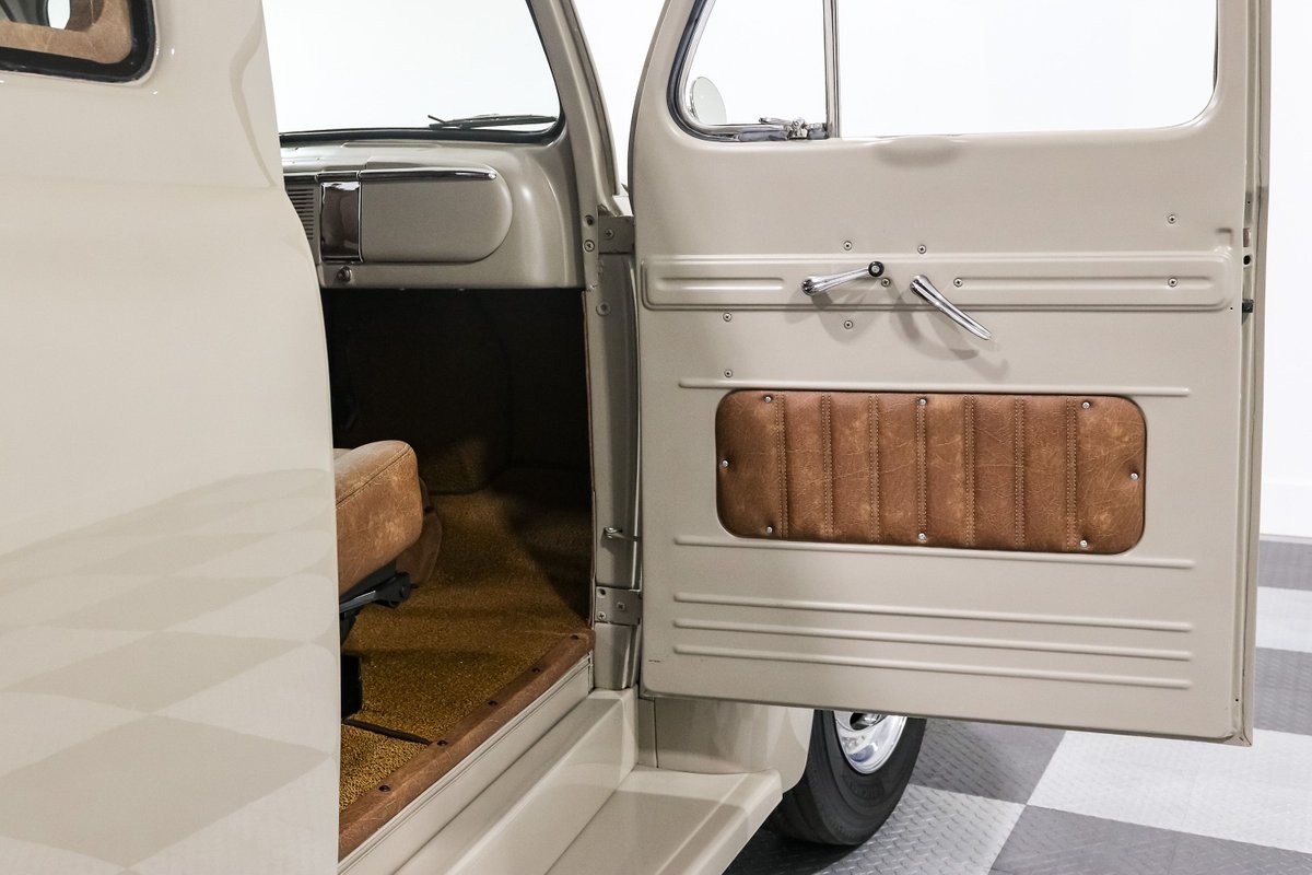 Ford-F1-1952-Pickup-Truck-17