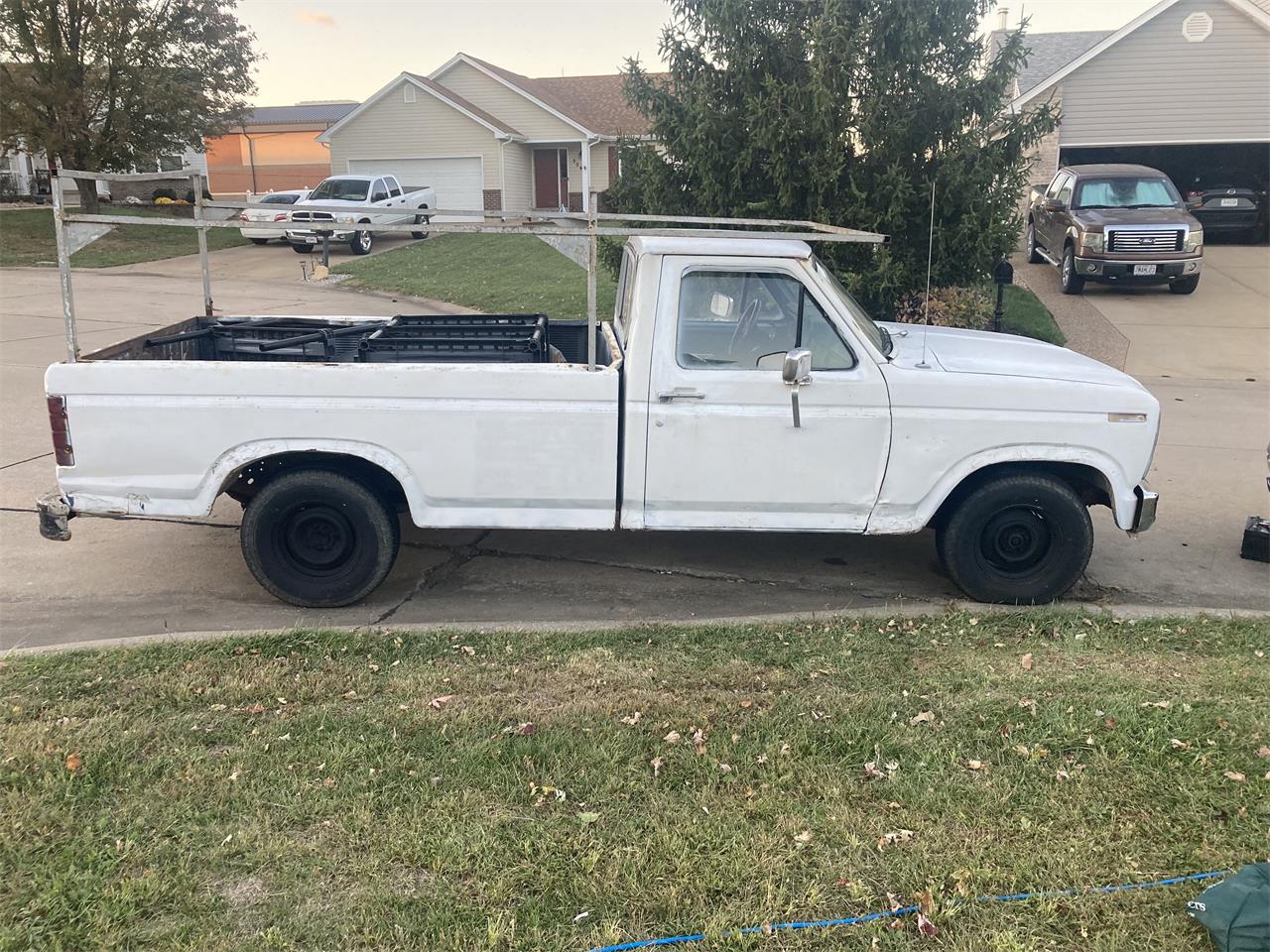 Ford-F100-1982-White-Blue-1